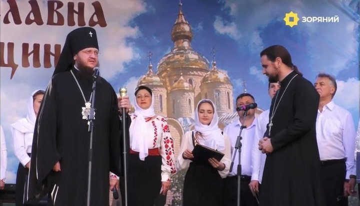 Archbishop Theodosy attending the charity concert
