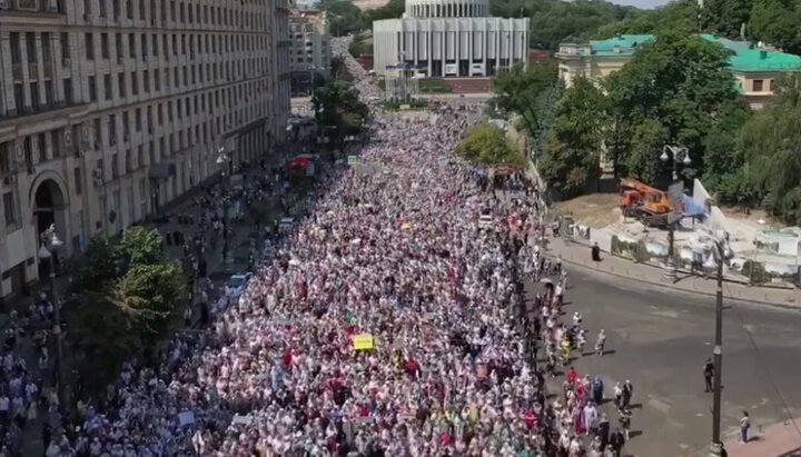 The Cross Procession of the UOC on July 27, 2021, aerial footage. Photo: a screenshot of the