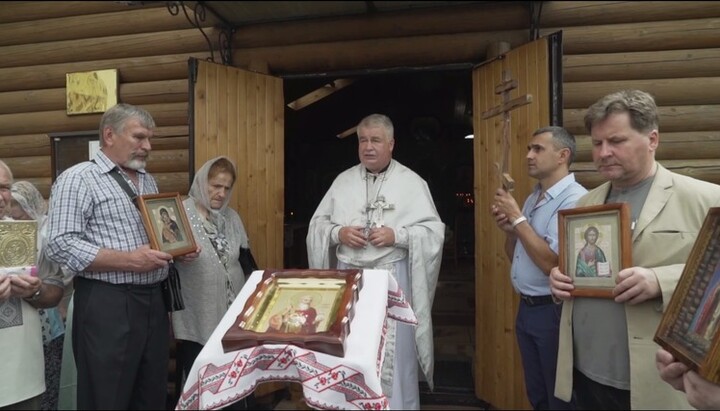 UOC community in Lviv appeals to President over its