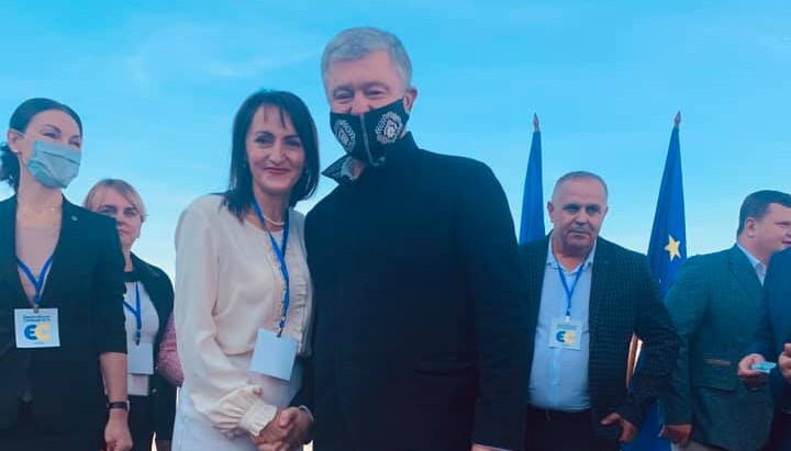 Mayor of Krasyliv Nila Ostrovska with Petro Poroshenko. Photo: Ostrovska’s Facebook