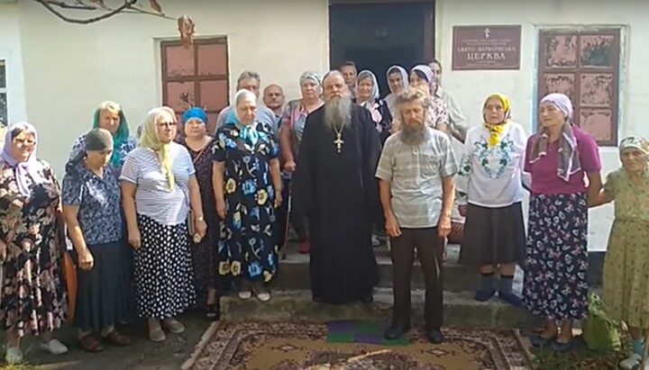 The community of St Barbara’s Church of the UOC in the village of Harkushyntsi. Photo: a video screenshot of the TCM YouTube channel