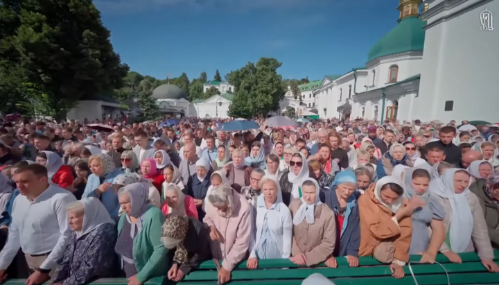 UOC believers in the Lavra. Photo: a screenshot of the