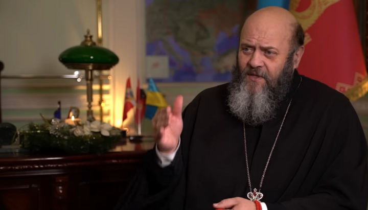 Zinkevych advises everyone to go to the front. Photo: a screenshot of the YouTube channel