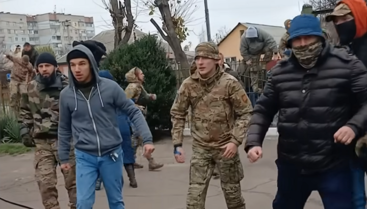 Bandits who attacked the monastery of the UOC in Cherkasy. Photo: a screenshot from the YouTube channel of the Cherkasy Eparchy