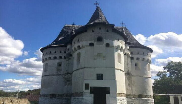In Sutkivtsi, doors of ancient UOC temple knocked down, the temple seized