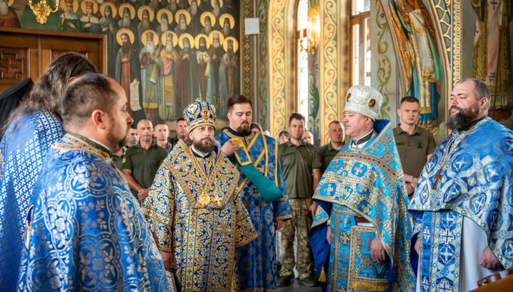 Avraamiy Lotysh conducts a service in the
