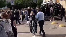 UOC faithful break through to cathedral grounds in Chernivtsi